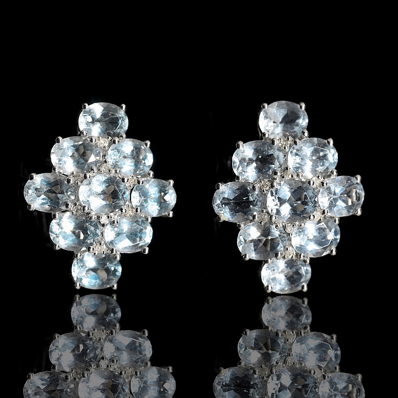 Pendientes de diamantes y aguamarinas en oro blanco de 18k