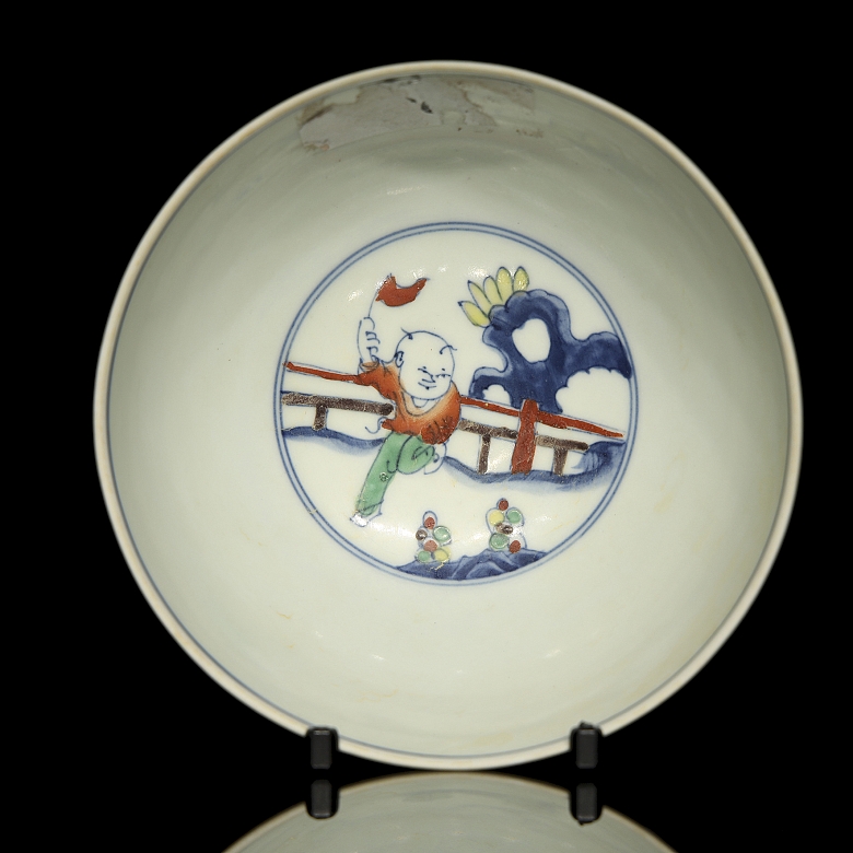 Polychrome porcelain bowl, ‘Children's Games’, with Chenghua mark