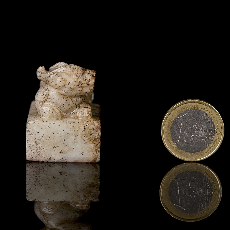 Carved jade seal ‘Beast resting’, Ming dynasty