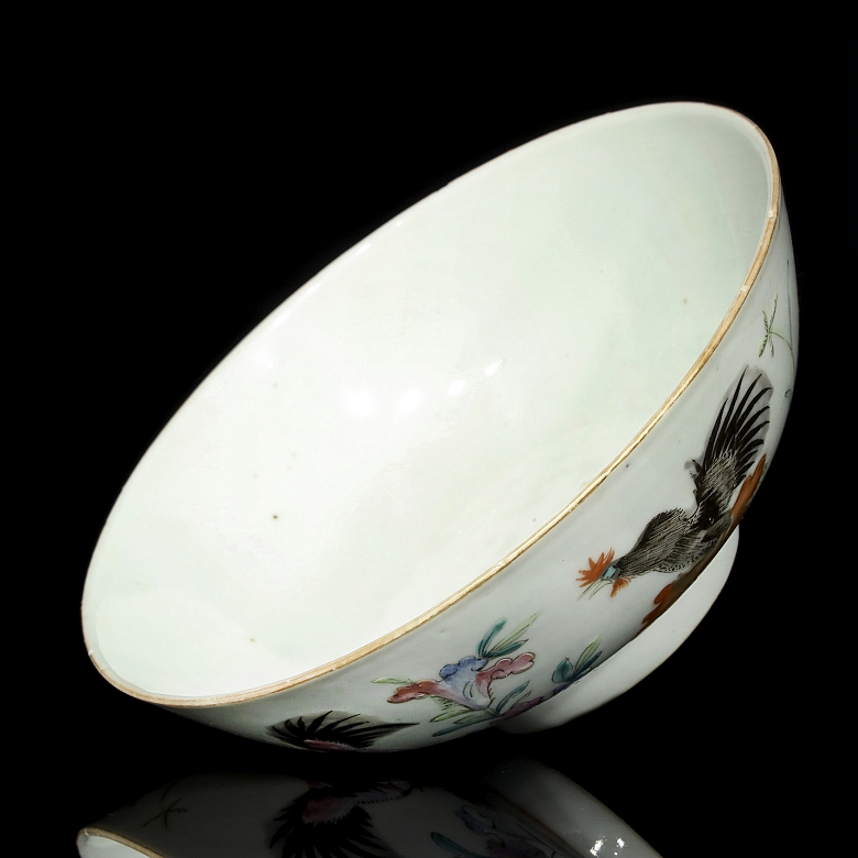 An enameled porcelain 