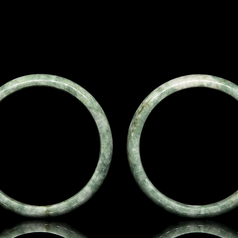 Four nephrite jade bracelets, Asia, 20th century - 2