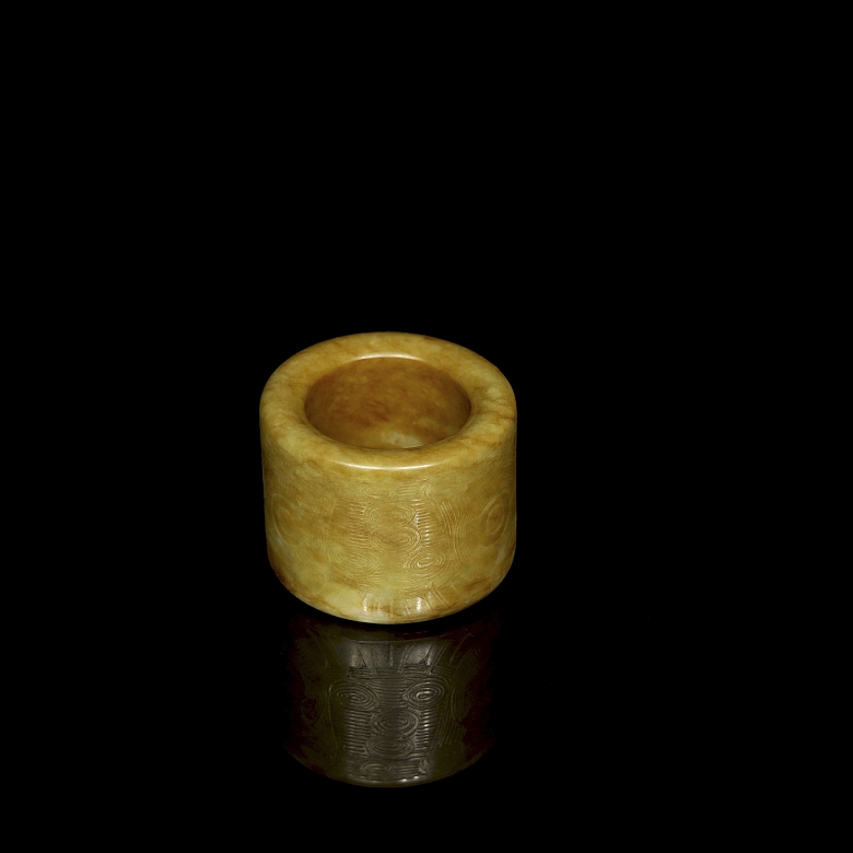Anillo de arquero de jade tallado, cultura Liangzhu