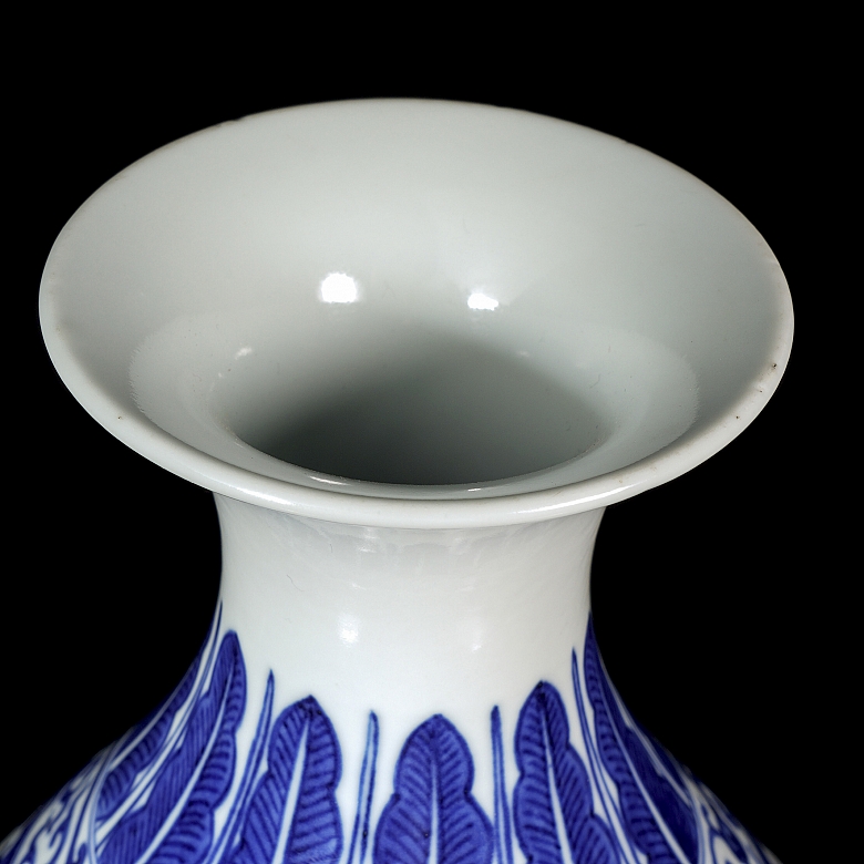 Jarrón Yuhuchun de porcelana en azul y blanco 