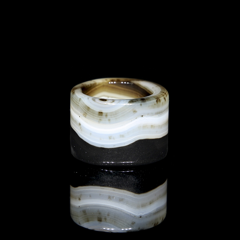 Anillo de arquero de ágata, dinastía Liao