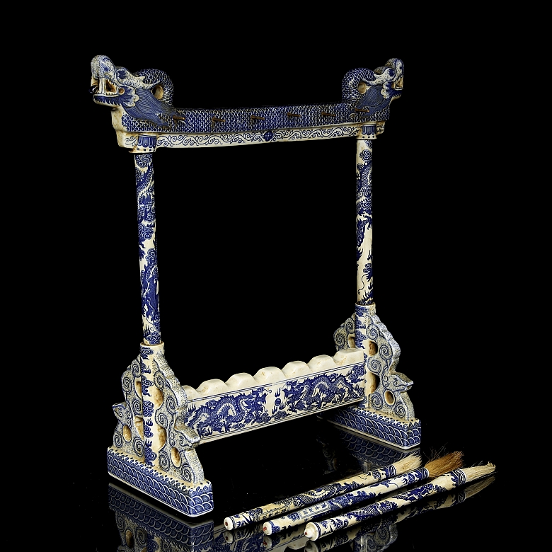 Porcelain stand with three brushes, 20th century - 8