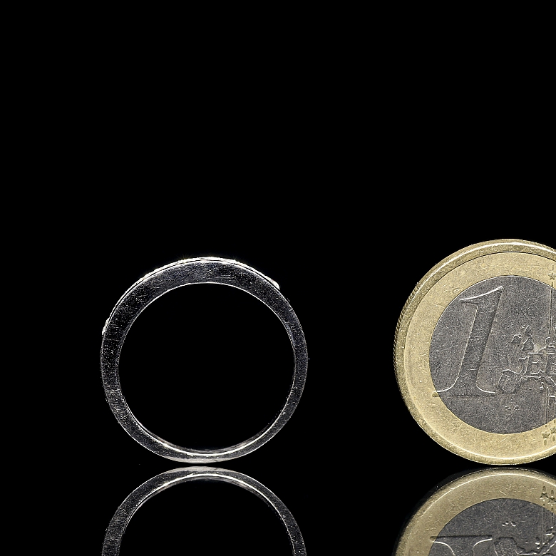 Media alianza en oro blanco de 18 kt con diamantes