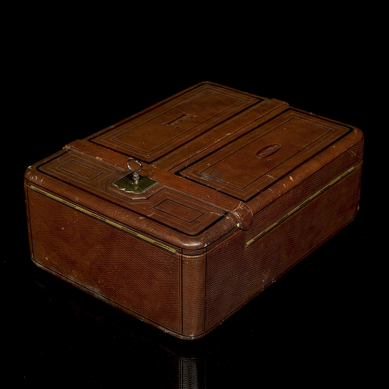Gentleman's travelling dressing table, 19th century
