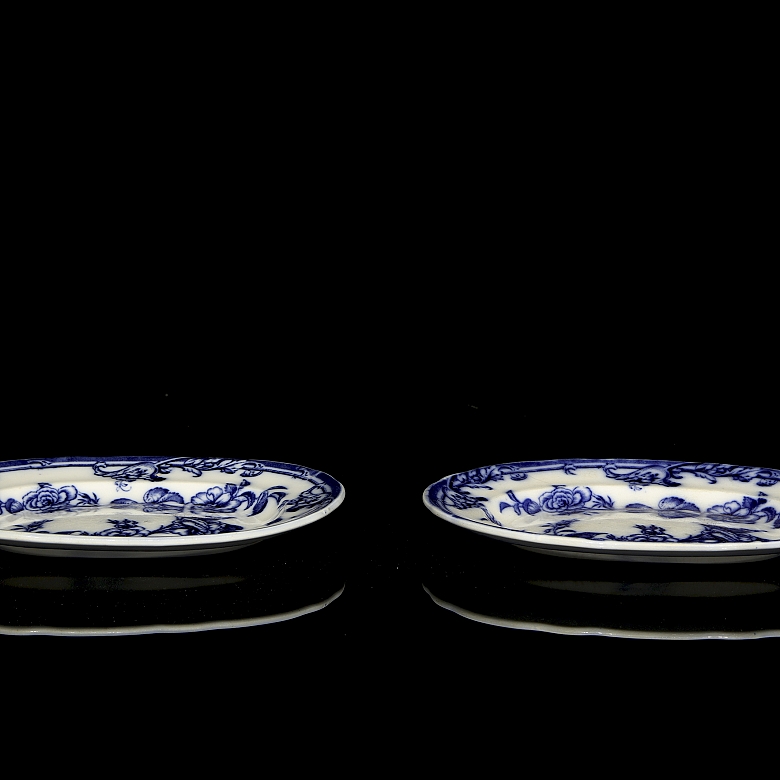 一对荷兰瓷托盘,出自 Petrus Laurentius Regout 之手,19 世纪