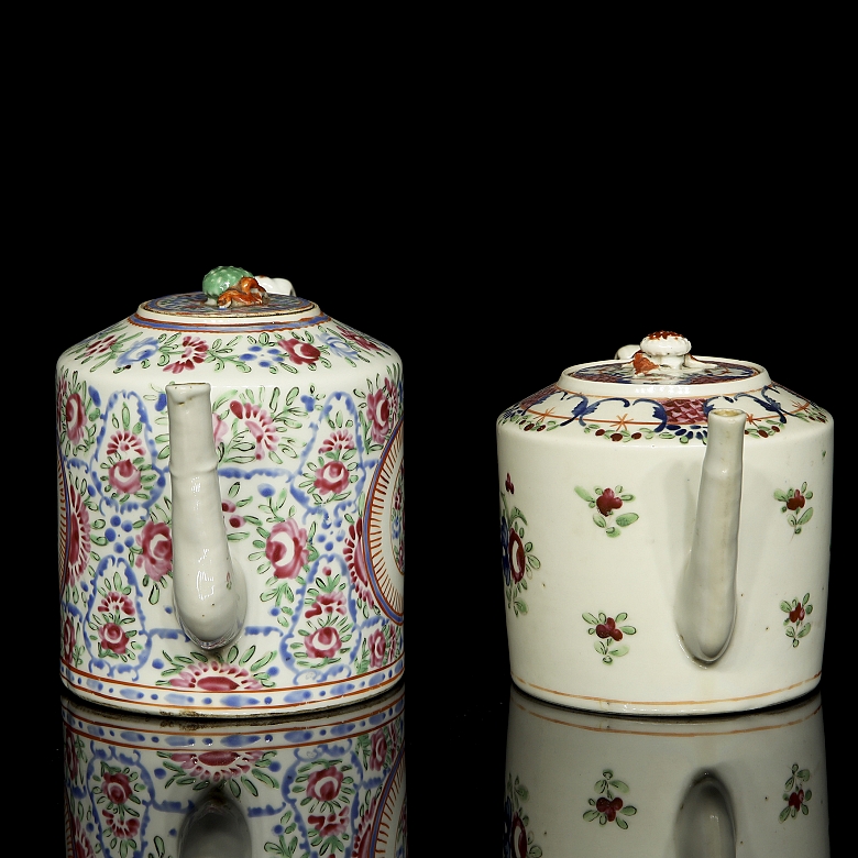 Dos teteras de porcelana esmaltada, dinastía Qing