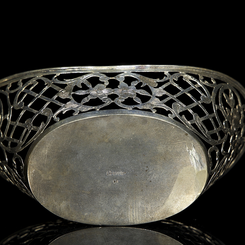 Set of silver objects