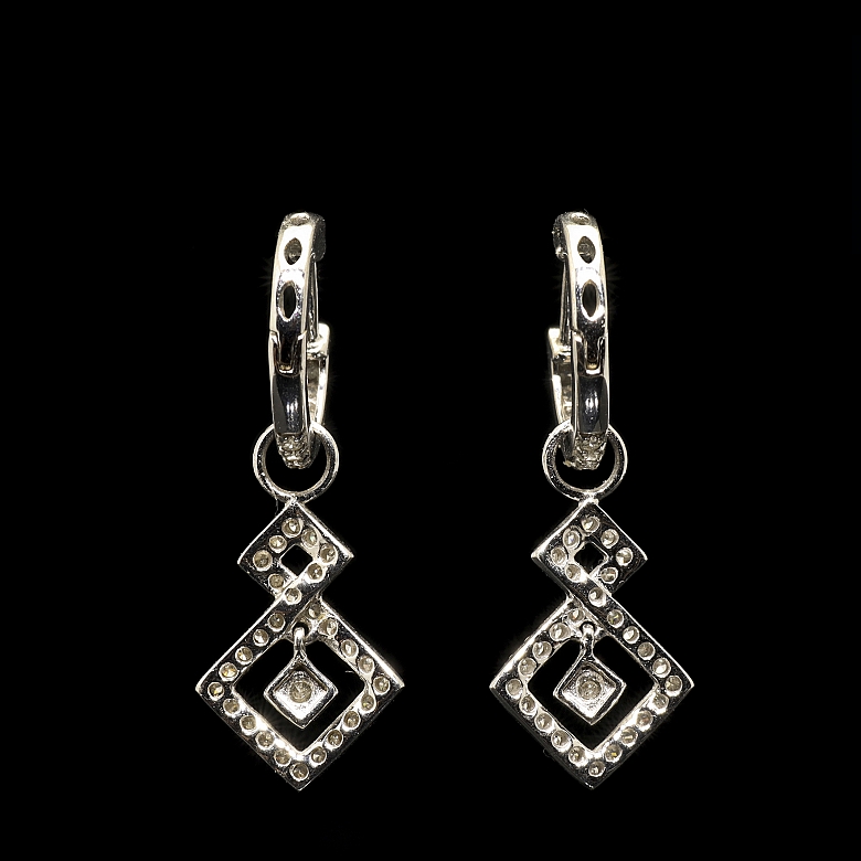 Pendientes colgantes en oro blanco de 18k y diamantes