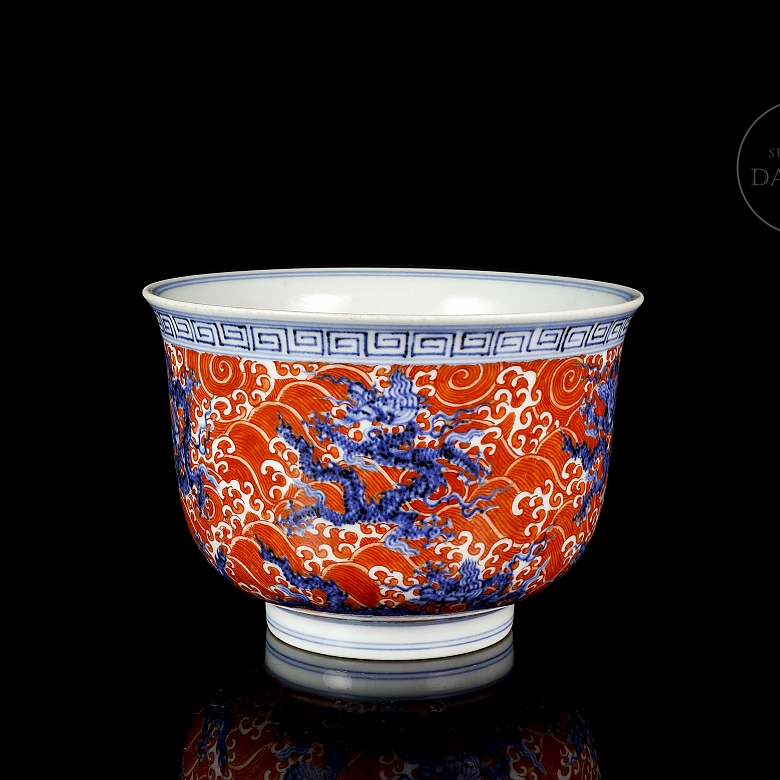Glazed porcelain bowl “Dragons,” with Xuande seal