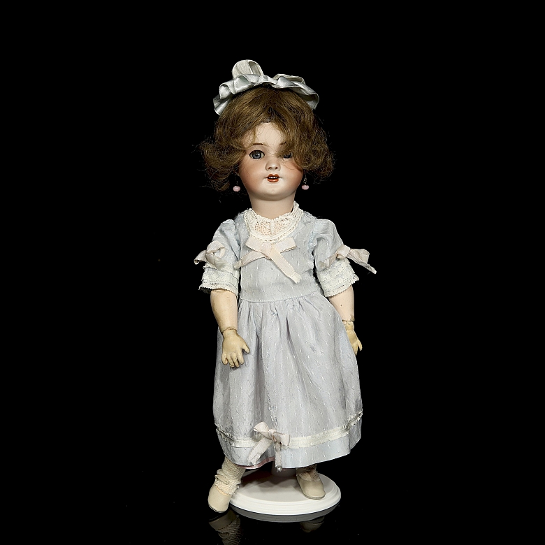Muñeca de porcelana de gabinete de la SFBJ, Francia, pps. s.XX