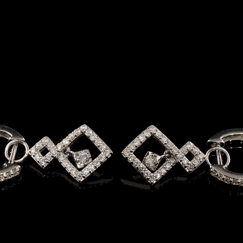 Pendientes colgantes en oro blanco de 18K y diamantes