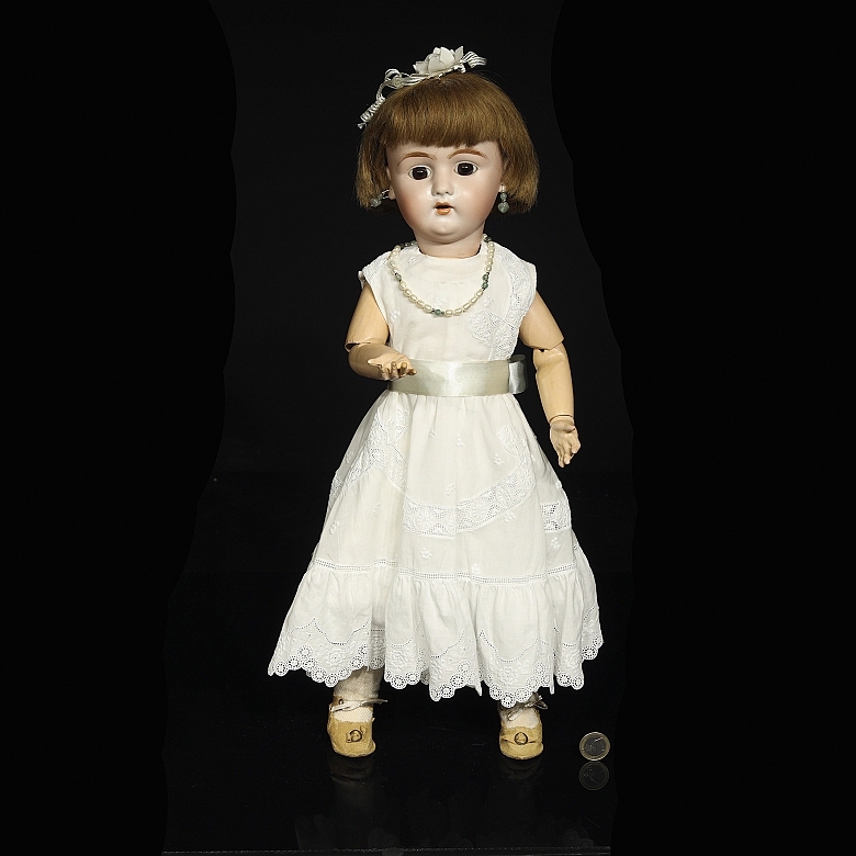 Muñeca de porcelana de Lehmann y Cía., España, c. 1910-1920