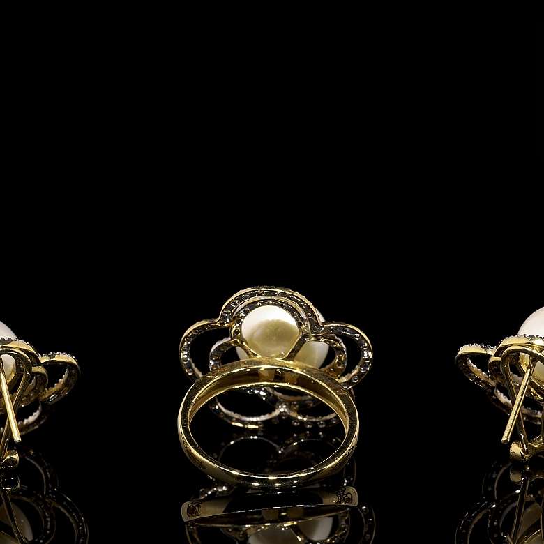 Conjunto en oro amarillo de 18K con perlas y diamantes