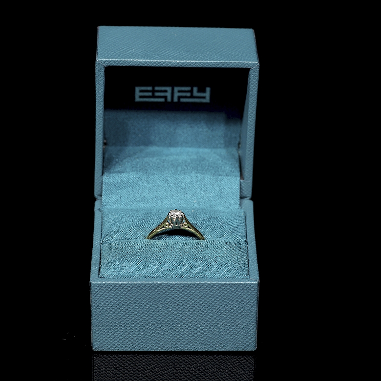 Solitario de oro amarillo de 18K y diamante