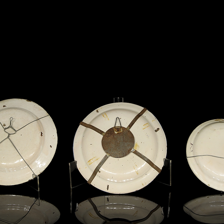 三件套釉面陶瓷盘，20世纪