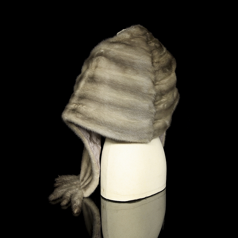 Grey mink fur stole, Willy furrier