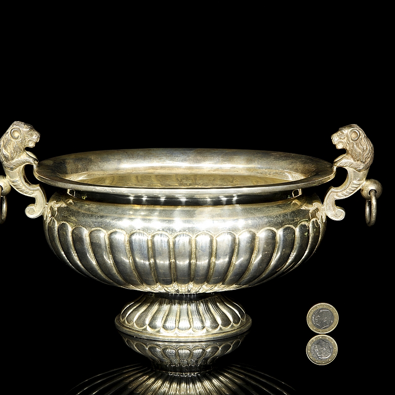 Mexican silver centerpiece with leonine handles, Tane, 20th century