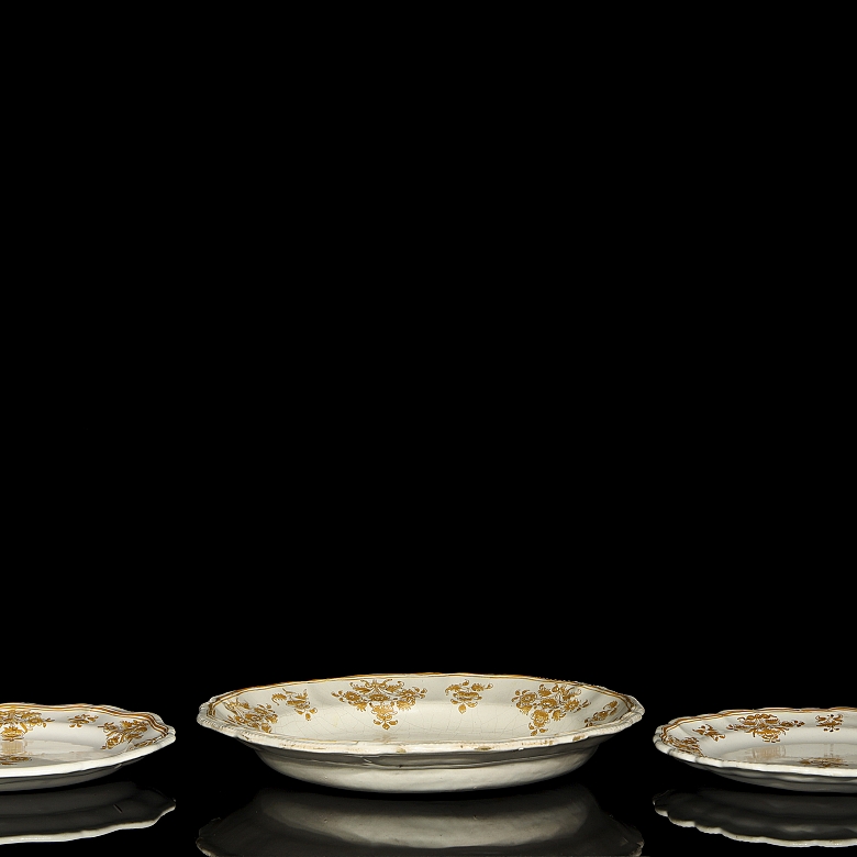 Tres platos de cerámica de Moustiers, s.XIX - 4