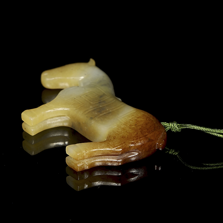 Colgante de jade tallado