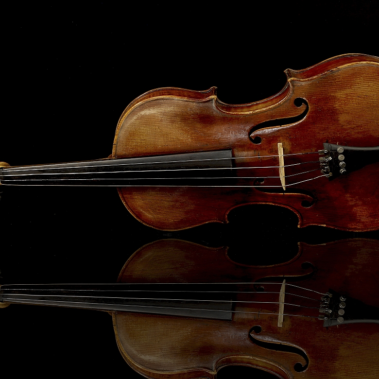 Violín etiquetado en su interior como