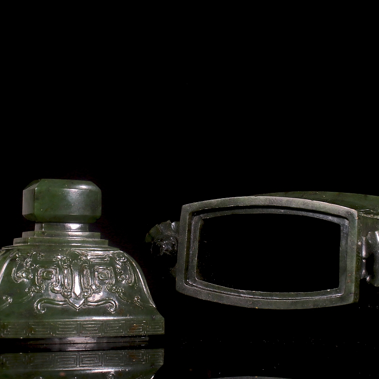 Jarrón de jade verde espinaca de Hetian, dinastía Qing