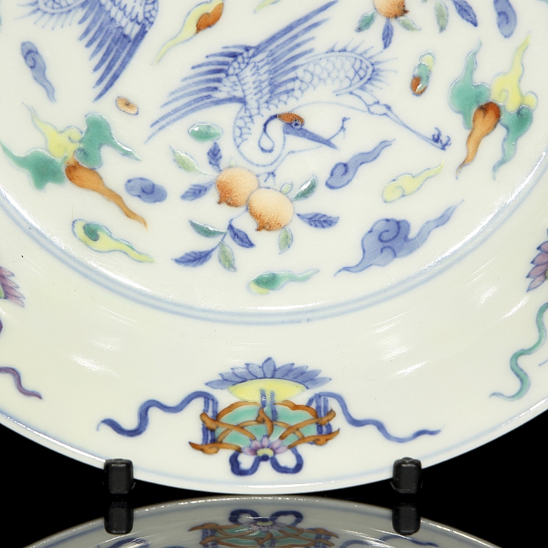 Glazed porcelain plate ‘Buddhist Emblems’, with Yongzheng mark - 3