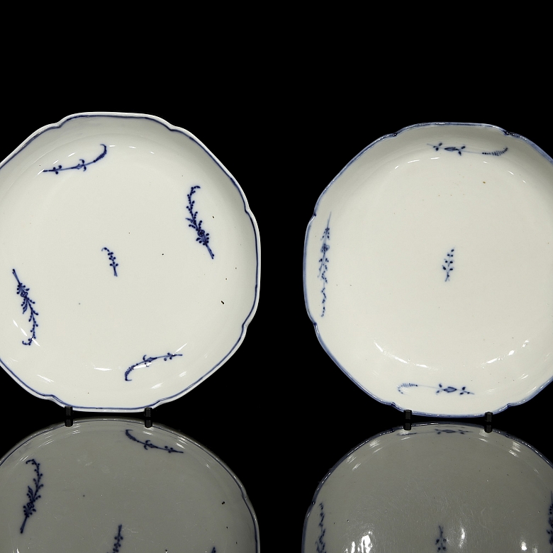 Pair of glazed ceramic plates, Meissen brand, 19th century