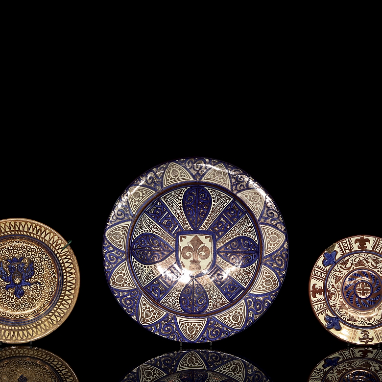 三件陶瓷盘《金属反射》，20世纪