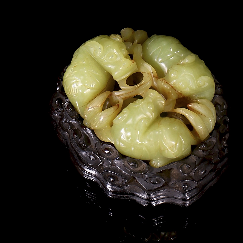 Figura de jade amarillo 