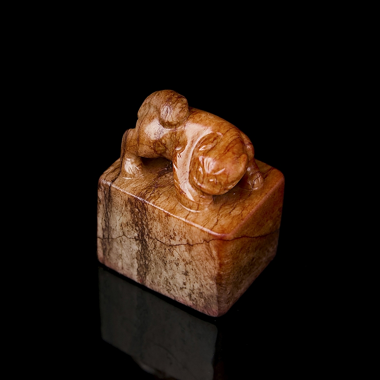 Hetian jade seal ‘Auspicious Beast’, Qing dynasty