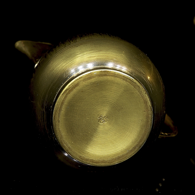 Juego de té en latón martillado. Diseño de Peter Behrens, Therma (Suiza), c. 1910-1920