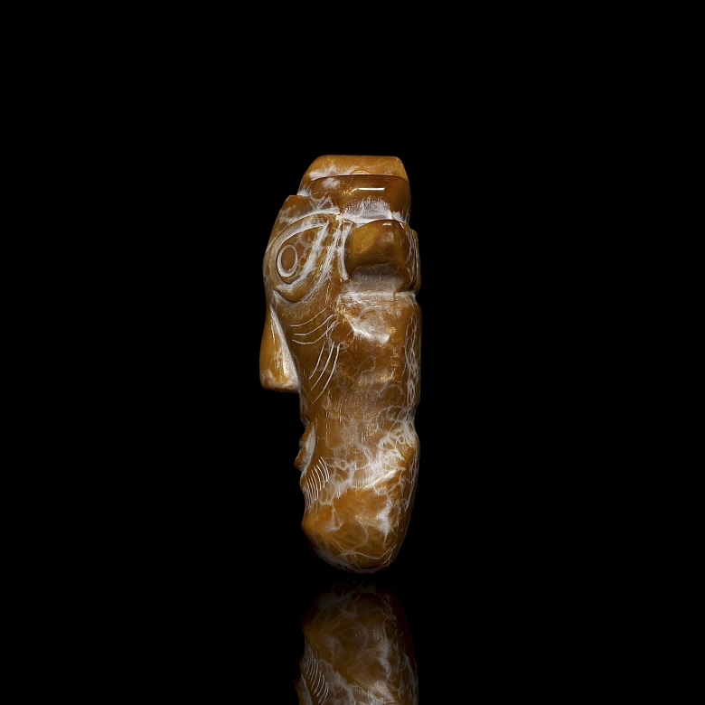 Colgante de jade tallado