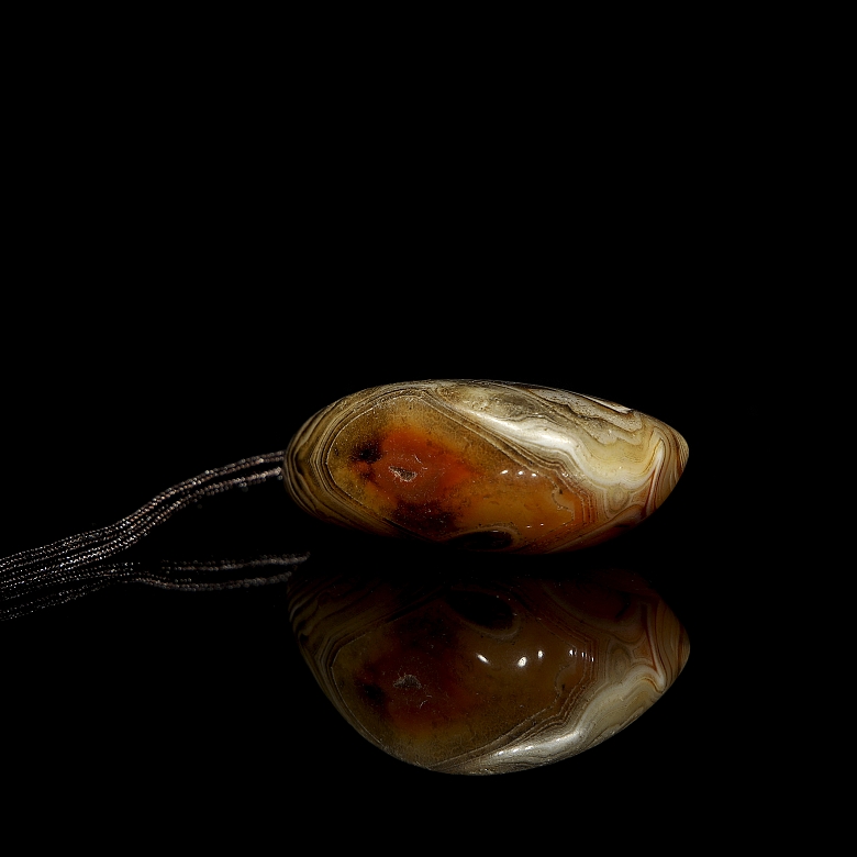 Colgante de ágata, dinastía Liao