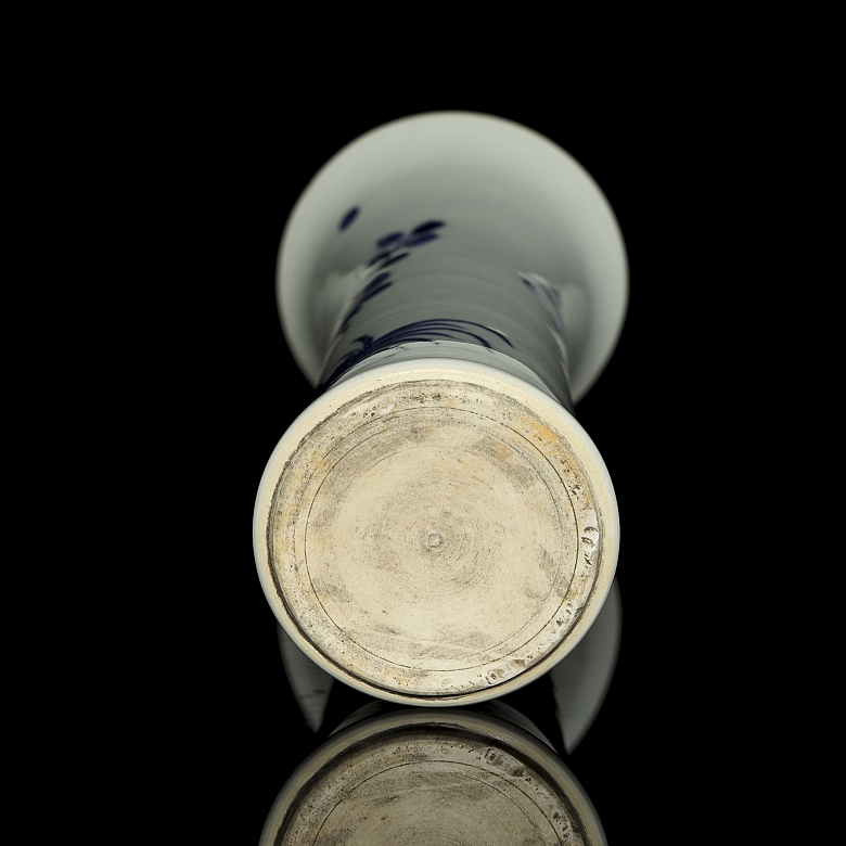 Blue and white porcelain vase ‘Landscape with birds’, Qing dynasty - 3