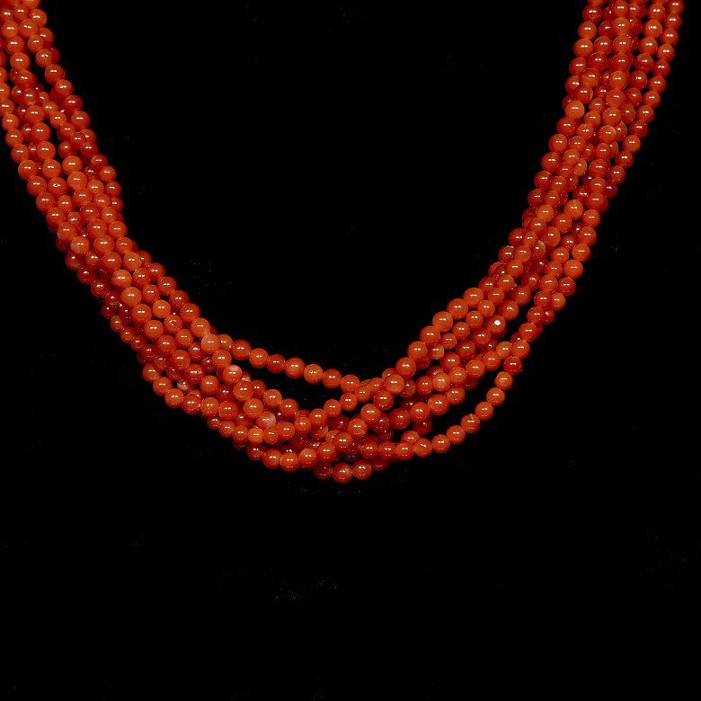 Gold necklace with diamonds and coral beads
