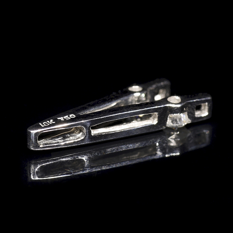 Colgante de oro blanco de 18K con diamantes