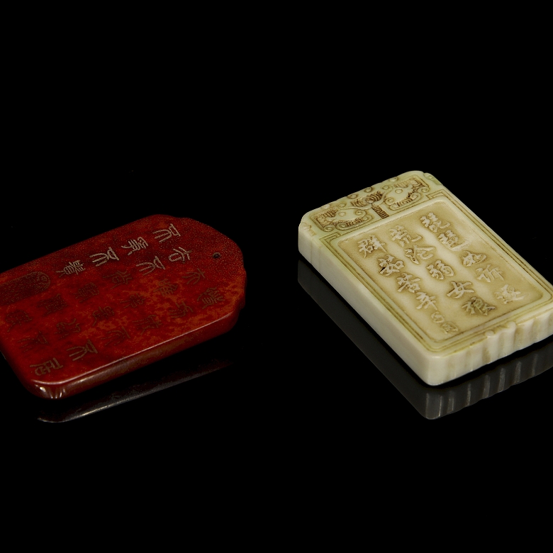 一对雕刻石牌匾，题为《神与女神》，20世纪 - 4