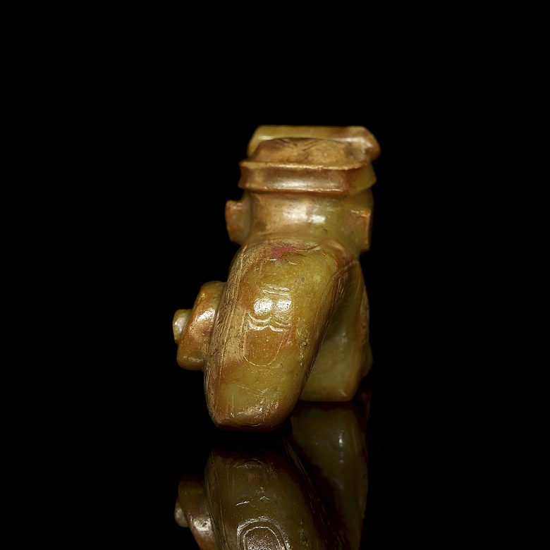 Figura zoomorfa de jade amarillo, dinastía Shang