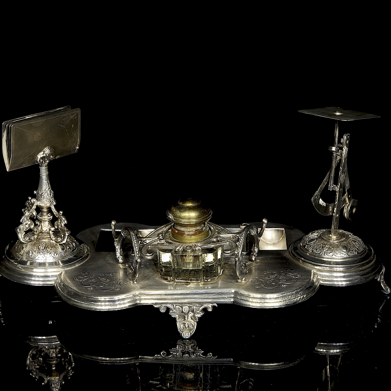 Completo juego de escribanía en metal plateado, pps. s.XX