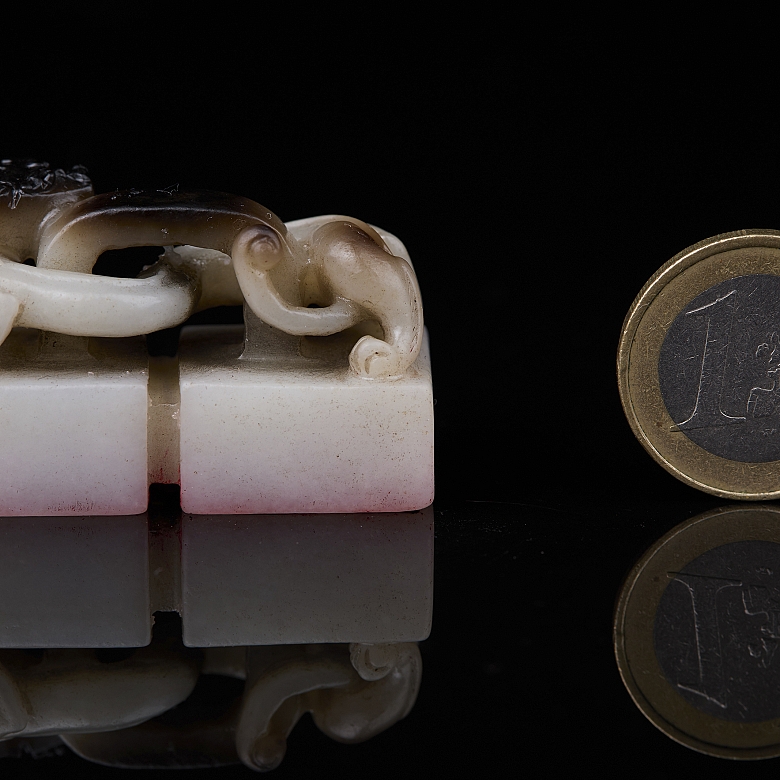 Double white jade seal ‘Dragon’, Qing dynasty