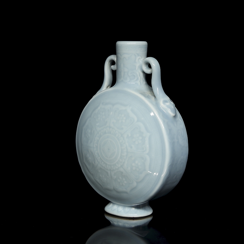 Bianhu porcelain vase ‘Lotus’, with Qianlong seal