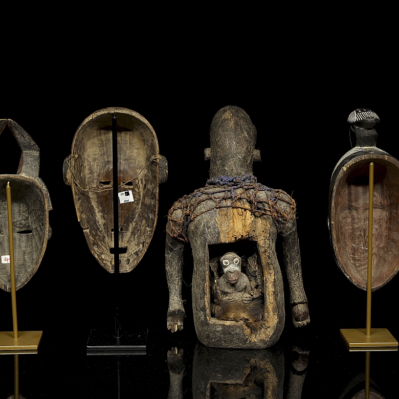 Cuatro piezas de arte tribal africano, s.XX