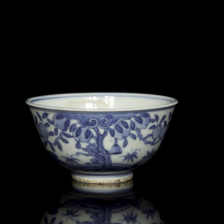 Blue and white porcelain bowl ‘Deer and peach tree’, with Jiajing seal