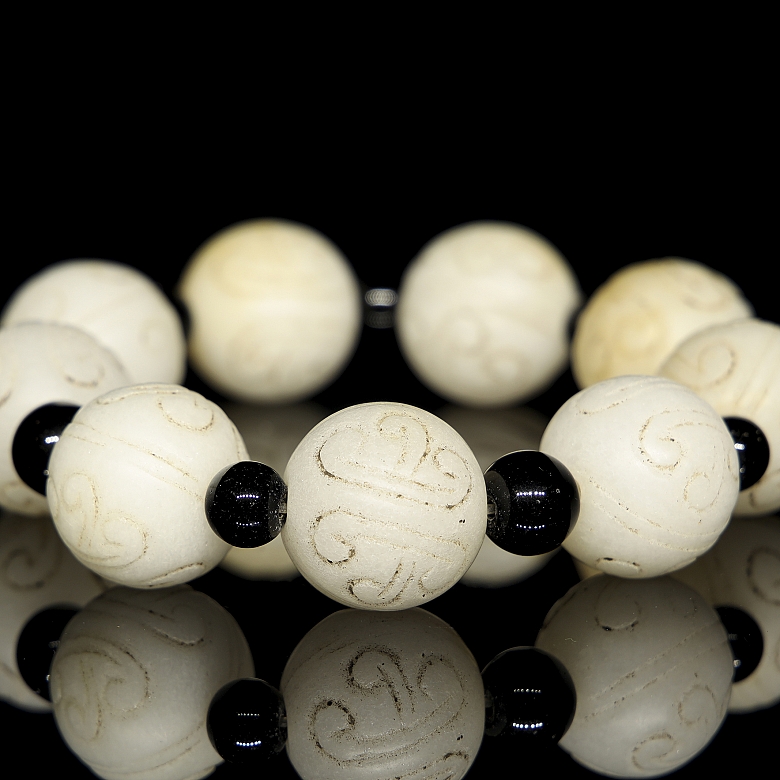Jade bead bracelet, 20th century - 4