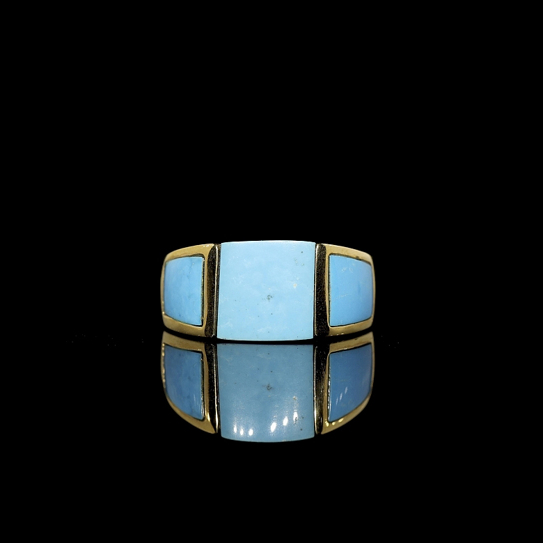 Anillo de oro amarillo de 18k con turquesas