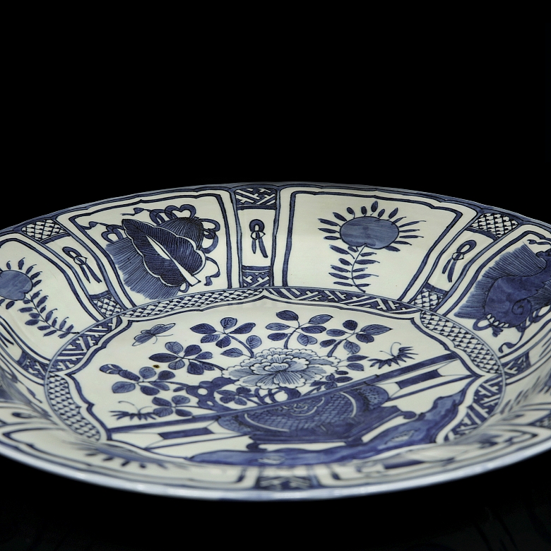 Plato de porcelana azul y blanco, S.XX - 5