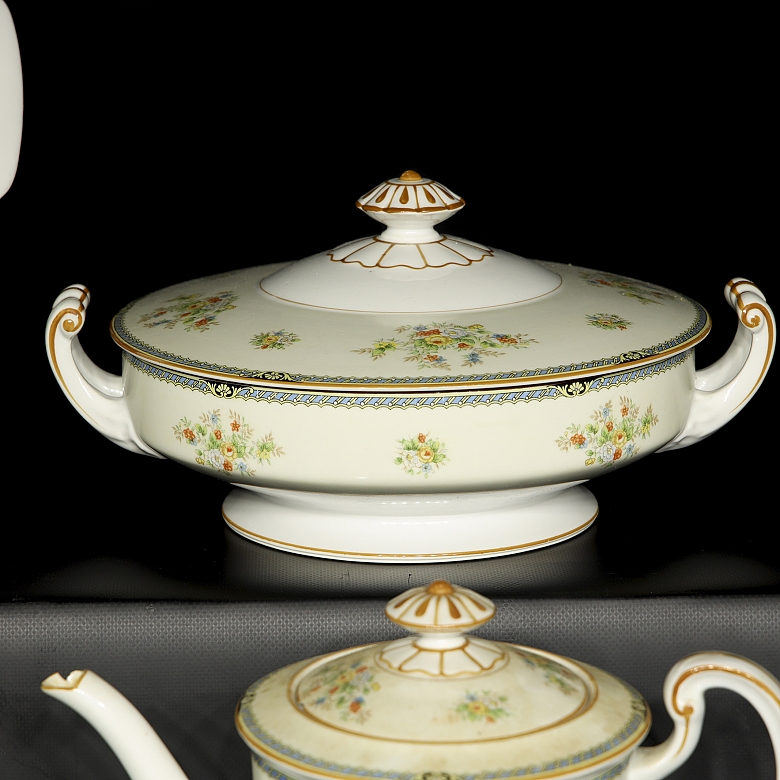 ‘玫瑰瓷’瓷器餐具,日本,20世纪